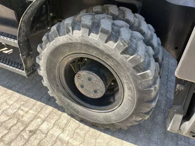 81056